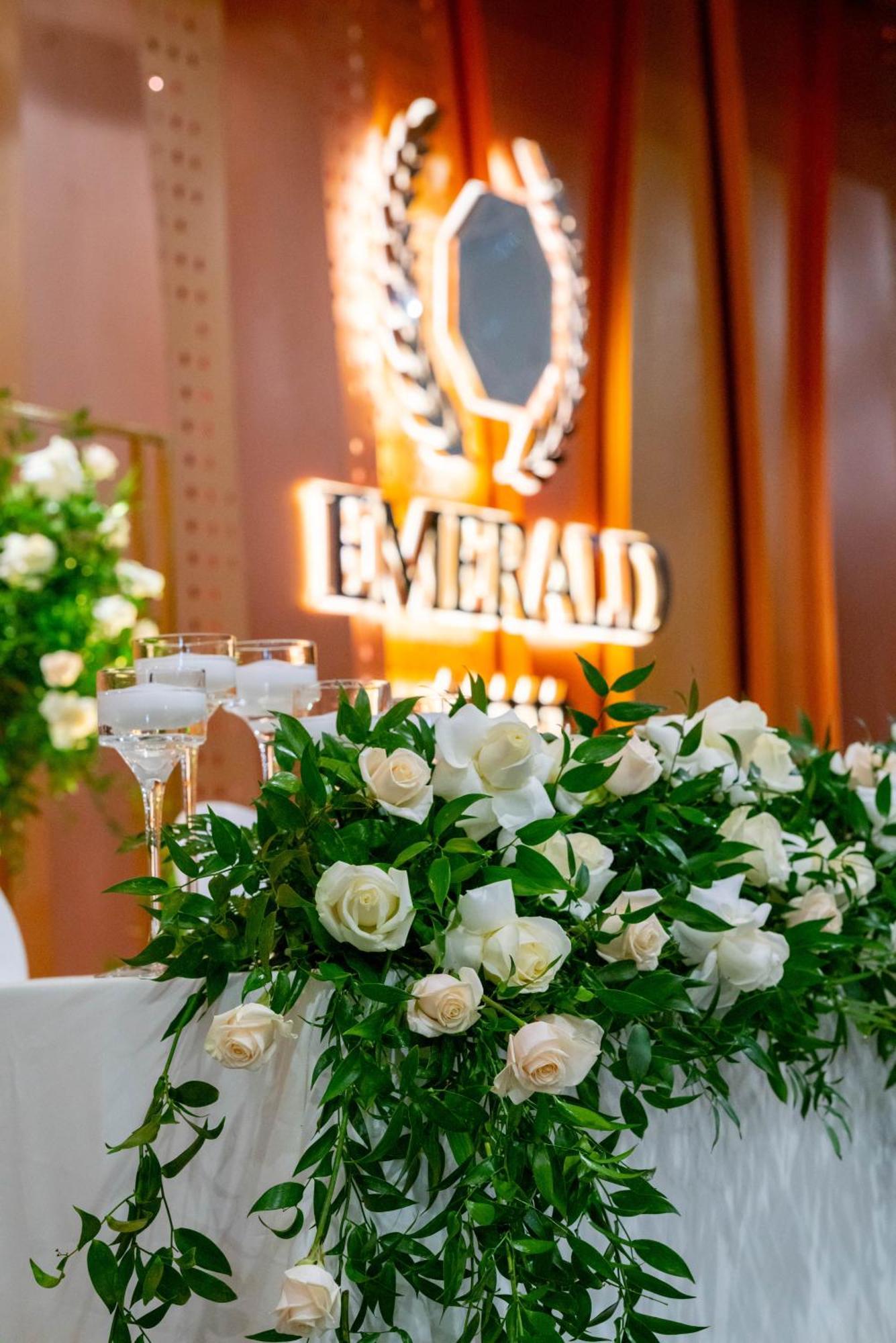 Emerald Hotel Приштина Экстерьер фото